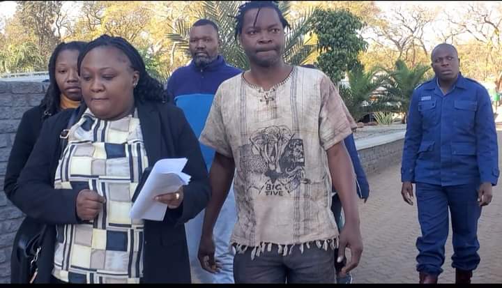 zimlive's tweet photo. Tortured activist Chere yet to be treated as court delays bail hearing

▪️Lawyers accuse prosecutors of delaying bail proceedings to prolong the suffering of their clients
https://t.co/5Q4INaY62b https://t.co/AKXuHaugTx