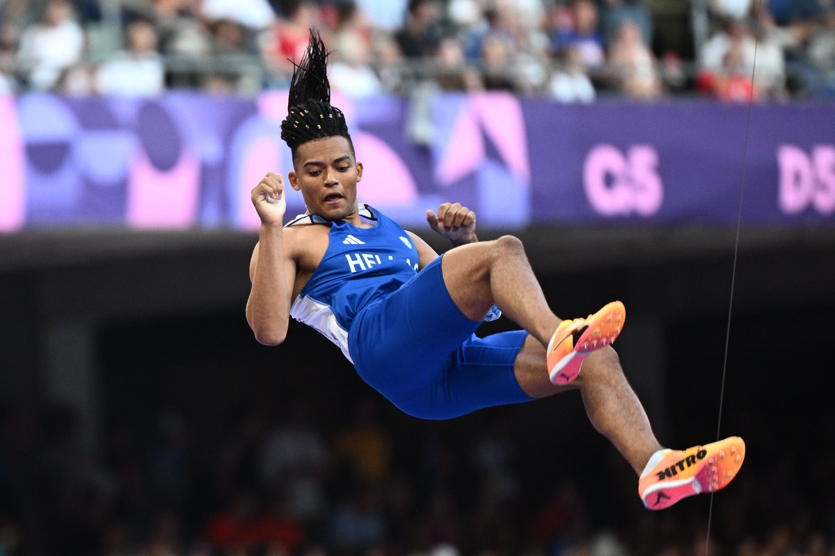 GreceParis's tweet photo. #Athlétisme | 🥉🇬🇷 Médaille de bronze pour Emmanouil #Karalis qui a franchi la barre des 5m90 en finale du saut à la perche au Stade de France @Paris2024. 

👏👏👏Toutes nos félicitations Manolo!

@PRESEGAS @HellenicOlympic
#sautalaperche #TeamHellas https://t.co/DbgKqSSZHm