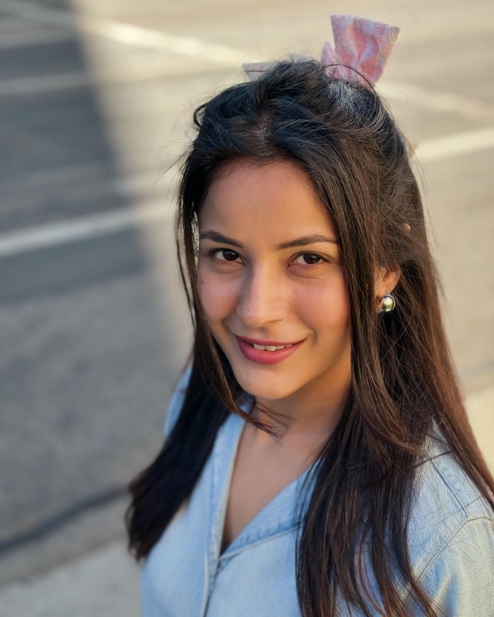 stargallery2020's tweet photo. #ShehnaazGill #Shehnaaz 🤩🤩 https://t.co/WOkS96RHsu