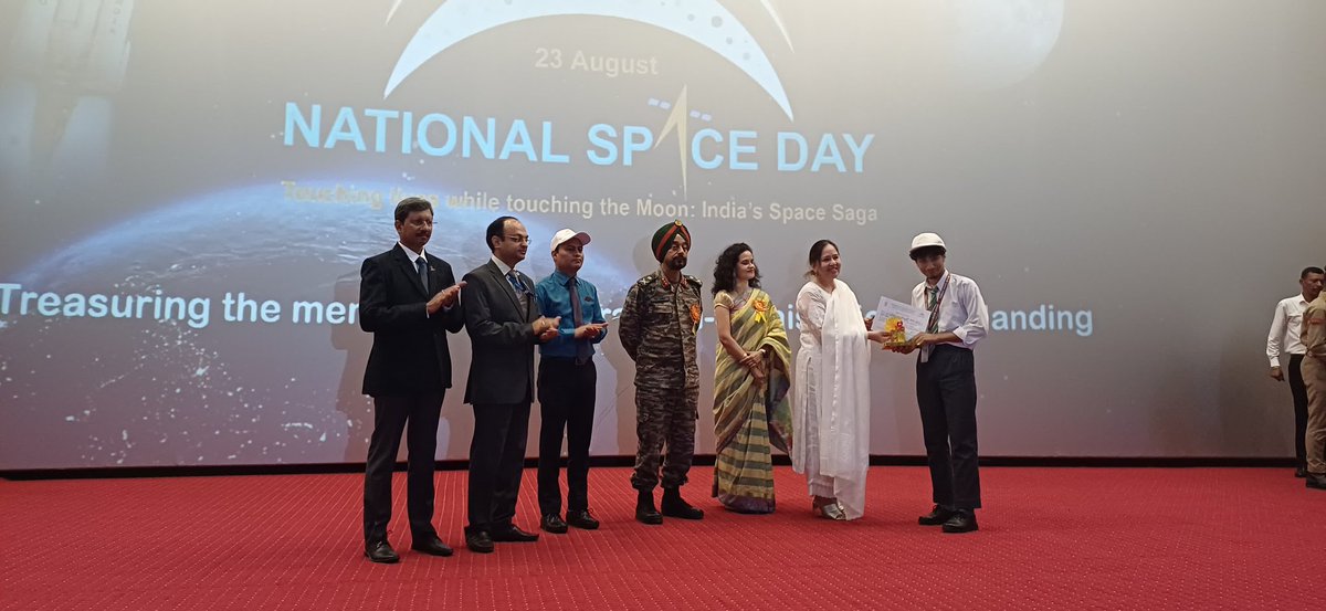 terewalajaat's tweet photo. #IndianArmy in conjunction with Indian Institute of Remote Sensing celebrated the maiden #NationalSpaceDay2024 at #Srinagar. #โอลิมปิกเกมส์ #GOLD #RutoMustGo #หลิงออม #LaCasaDeLosFamososMx #Paris2024 #Badminton #NaneNane #AllEyesOnBangladeshiHindus #ParisOlympics2024 https://t.co/wNJ8bxk41n