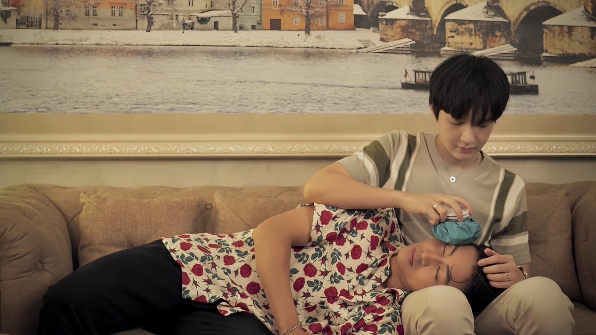 รักเค้าก็บอกเค้า มองจ้องตาขนาดนี้ 😏 คุณชายเทียมฟ้าเขิลแย่ รักแรกพบสินะ 😁 ฝากคุณยุงพญา อนาคตแฟนคุณเทียมฟ้าด้วยน้าค้าบบบบ 

#buzznorravit
#kongthanet
#ปรุงรักให้ลงล็อก
#FlavorOfUs
#yzilla