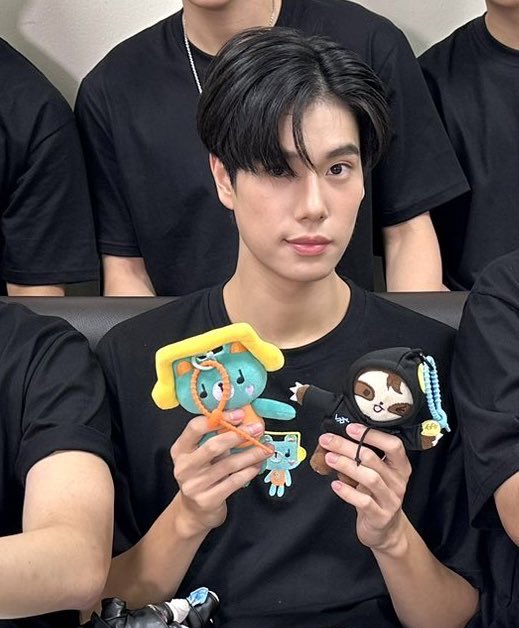 TwixtEunIze's tweet photo. ก่อนเพิ่มพูนจะกลายมาเป็นที่รัก นางก็เคยโดนพ่อนางมู่ลี่มาก่อนนะ 55555555555 “หน้าสั้นเชียว ไม่มีที่ให้ไว้สมองแล้วมั้งตาอยู่ตรงนี้” ขำจะบ้า 555555555555555555555 https://t.co/0lRMM3Axk2