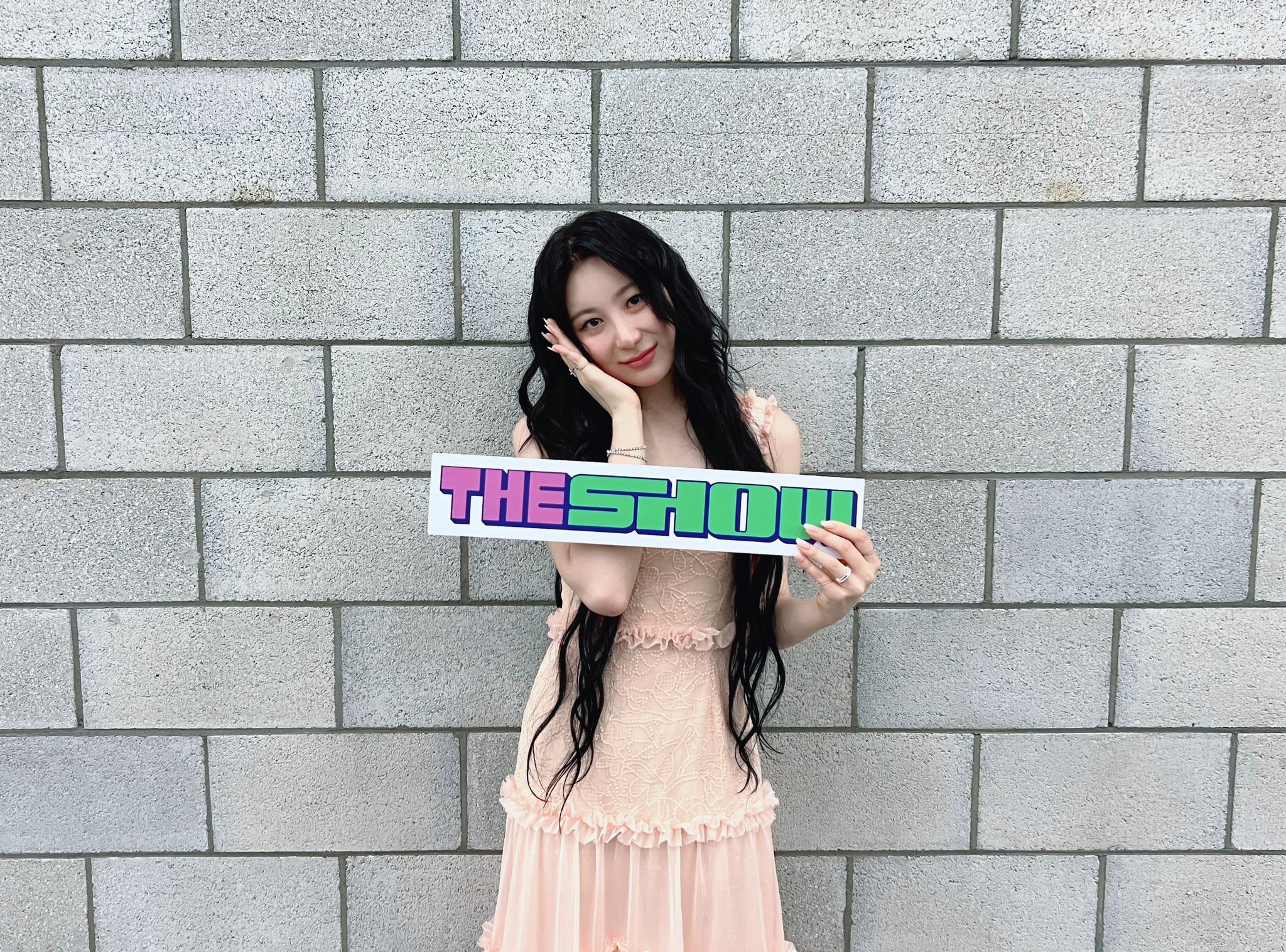 GUSHOAtXgAAhzex?format=jpg&name=large