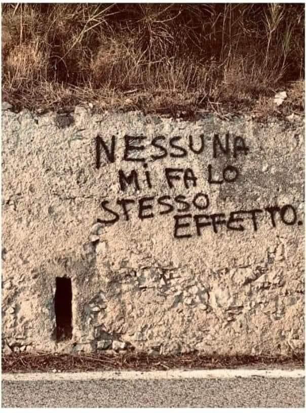 #seiparole #scritturebrevi 
<a href="/FChiusaroli/">Francesca Chiusaroli</a> 
😉😉😉