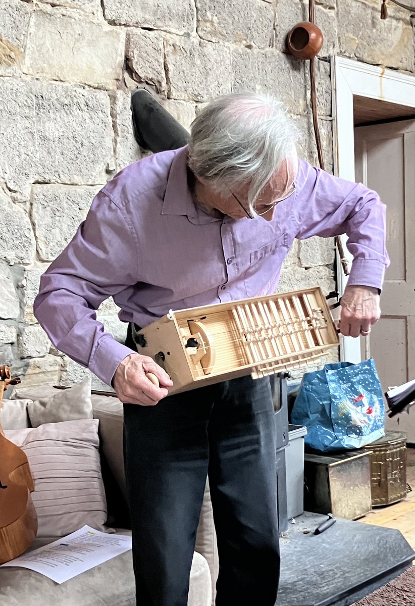 EdinRenaissance's tweet photo. The newly-acquired symphonie (or hurdy girdy) will by demonstrated during the Viol Rackett Show at this year's Fringe Festival. Tickets £10 and children free (but need a ticket). It's fun to watch and hear! https://t.co/3mg4qzZ2Fi