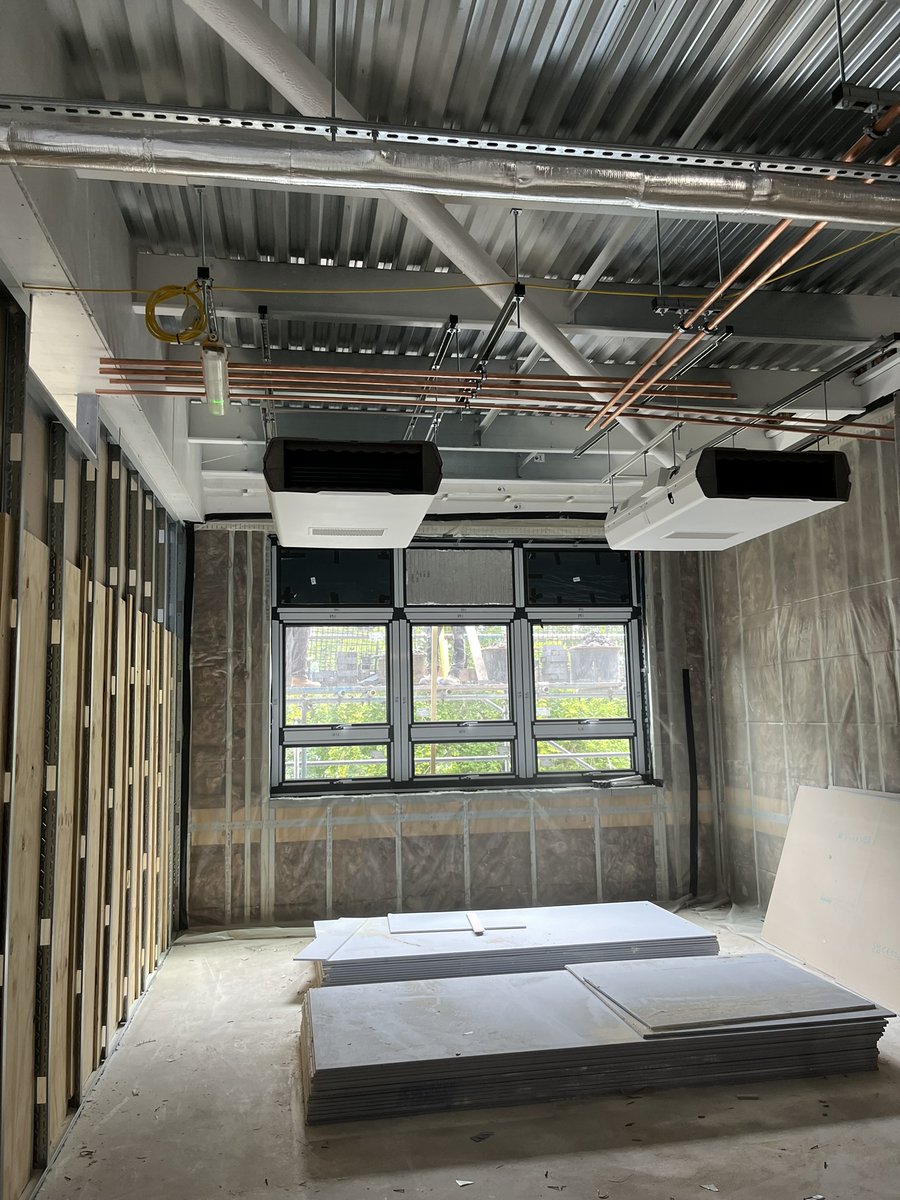 GFTomlinson's tweet image. Works are #progressing at our @NottmCollege SLDD and CSC facilities:
-CSC cladding &amp;amp; the SLDD brickwork completed
-Internal 1st fixing taking place on both buildings
-Plasterboard partitions underway
-Rooflights fitted to both buildings
-PV panels fitted to the SLDD
@Pagabo_