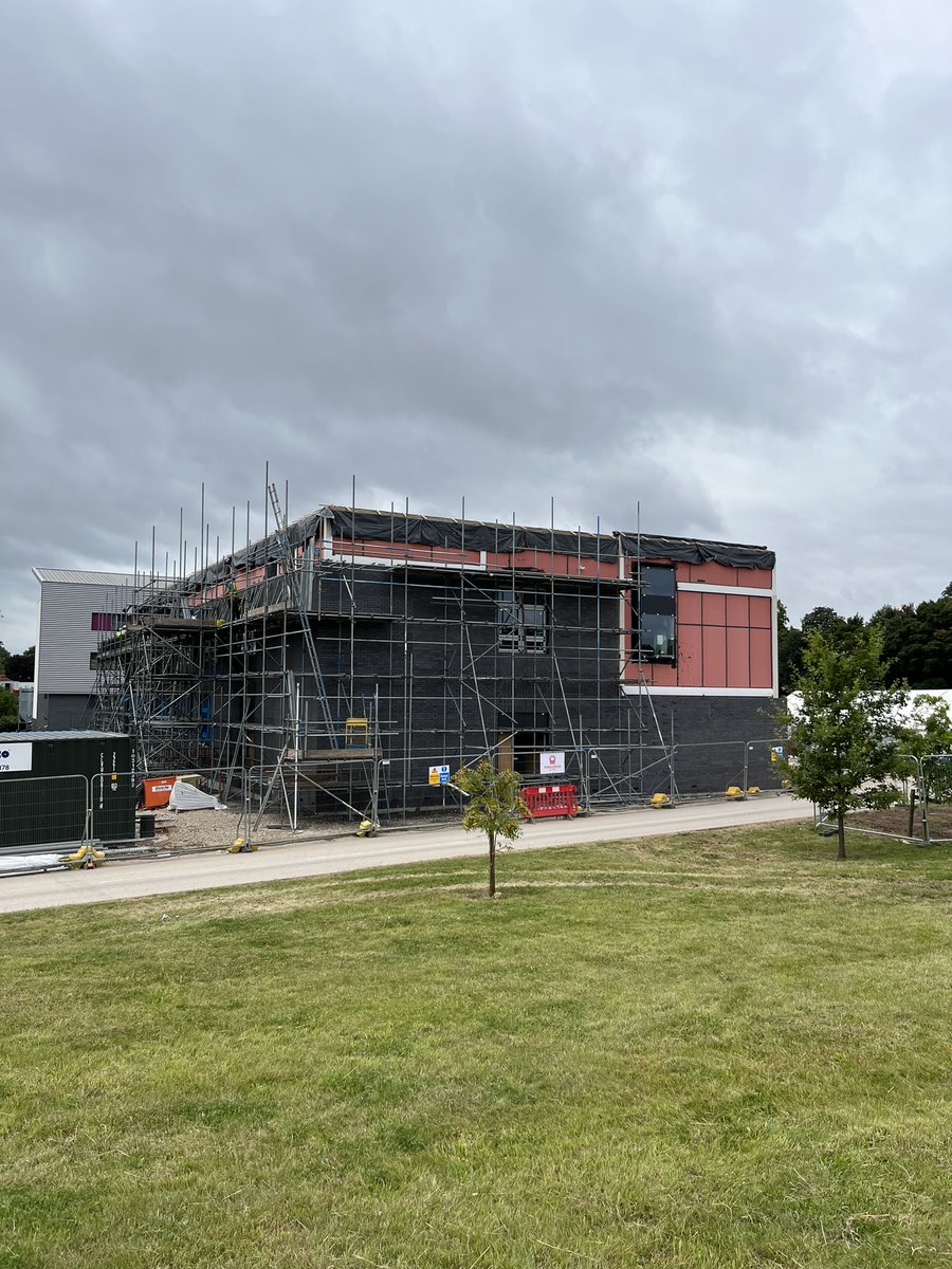 GFTomlinson's tweet image. Works are #progressing at our @NottmCollege SLDD and CSC facilities:
-CSC cladding &amp;amp; the SLDD brickwork completed
-Internal 1st fixing taking place on both buildings
-Plasterboard partitions underway
-Rooflights fitted to both buildings
-PV panels fitted to the SLDD
@Pagabo_