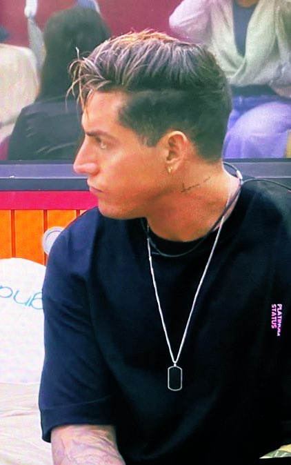 LaFarandulaMex's tweet photo. LO PEOR AGUSTÍN FERNÁNDEZ.

-Teniendo un amigo que sufre de DEPRESIØN, se burla de GALA MONTES.

-Argumenta que era mejor GALA MONTES cuando trae sus chococrispis encima.

-Se alegra de TODO lo que Adrián Marcelo le dijo a GALA MONTES.

Asco de PERSONA.

#LCDLFMX2 #LCDLFM2 #LCDLFMX #LaCasaDeLosFamososMexico #LacasadelosfamososMx