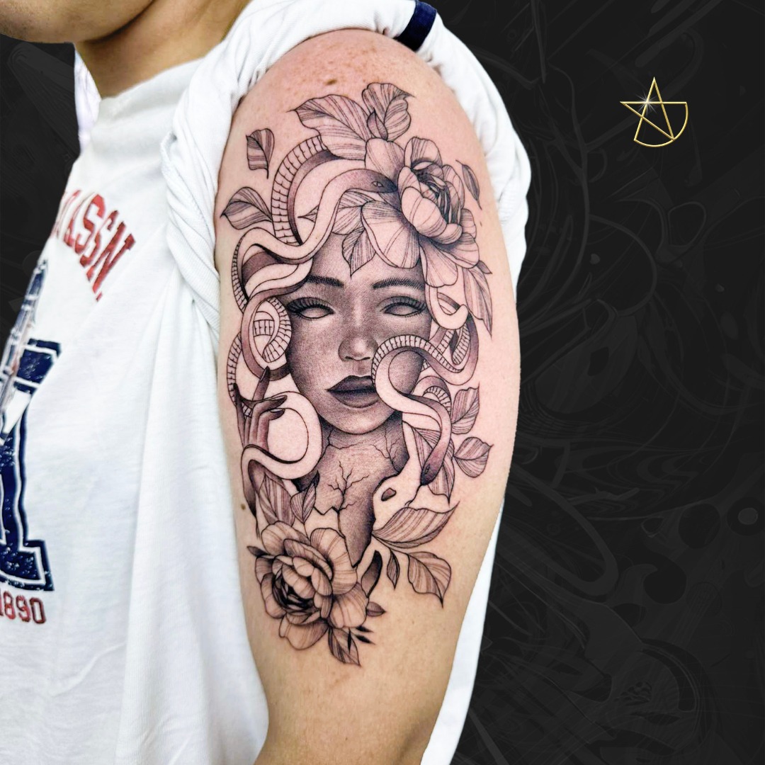 Turning heads and turning them to stone. 🐍😉

#tattoo #tattooart #tattooideas #tattooartist #tattoostyle #tattooinspiration #tattoodesign #tattooink #tattooflash #tattoolove #tattooidea