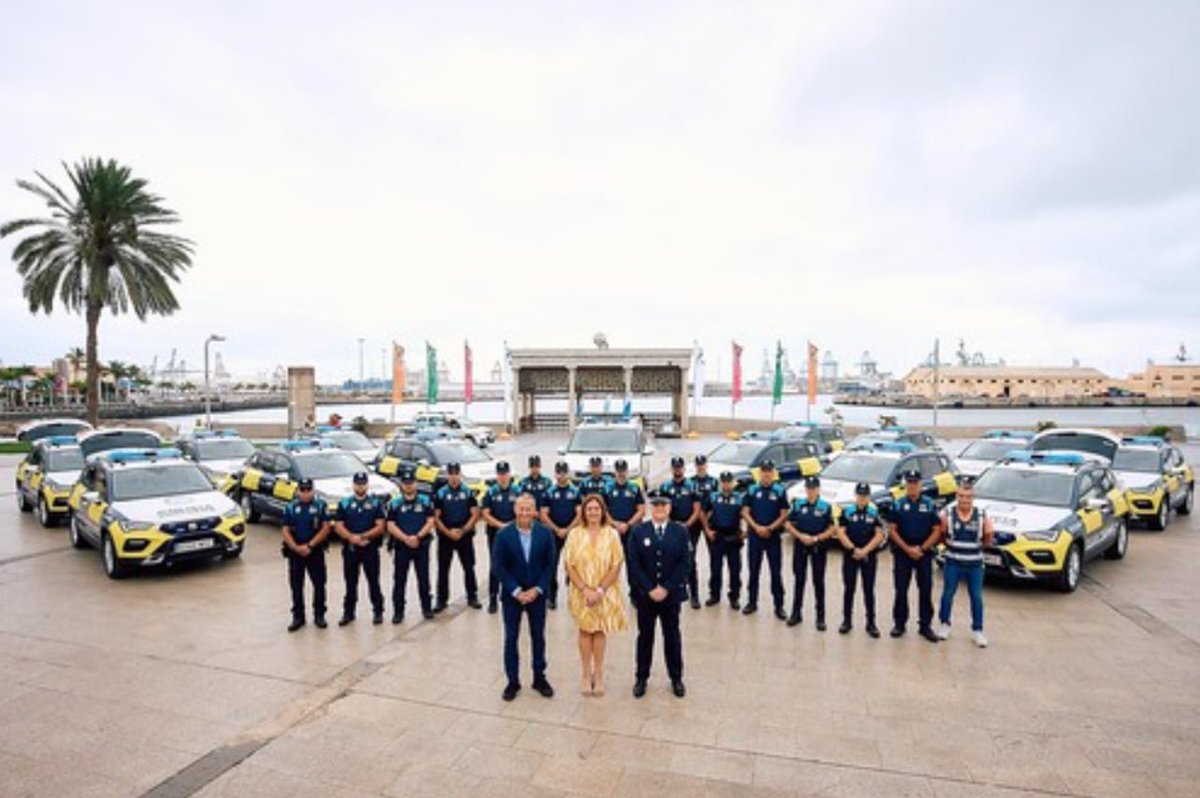 domingomartingc's tweet image. La #APLP presenta la nueva flota de #vehículos de la @PoliciaAPLP @LasPalmasPorts #PuertoDeArinaga #Arinaga #Aguimes #Agüimes
 domingomartin.blogspot.com/2024/08/la-apl…