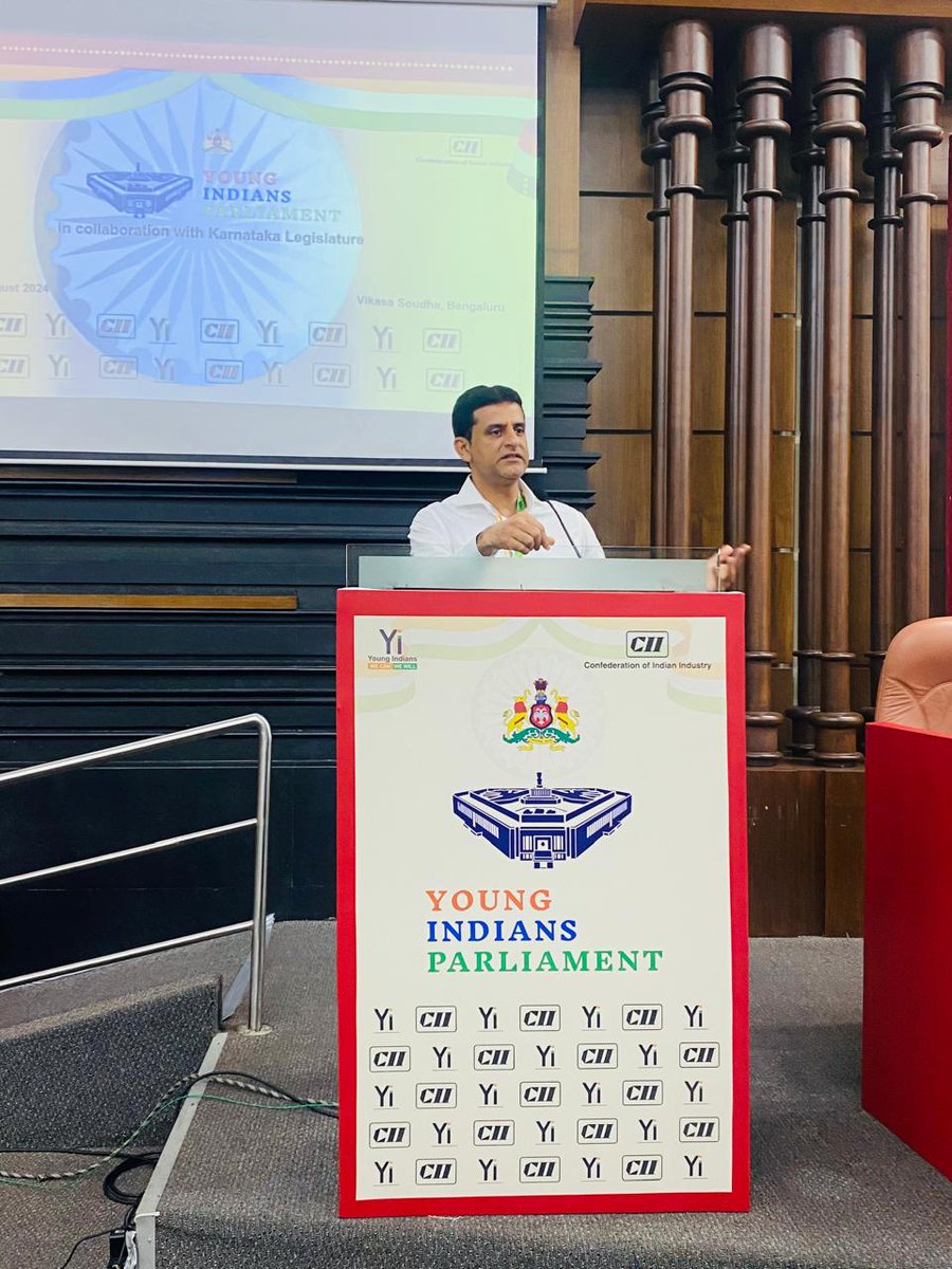 ArshadRizwan's tweet photo. Took part in the Young Indian Parliament School competition, organized by the Confederation of Indian Industry in collaboration with the State Legislature today. It was truly heartwarming to interact with students from all across India. Their vision for our nation's future left me hopeful. Together, we are shaping a brighter tomorrow. #YoungIndianParliament