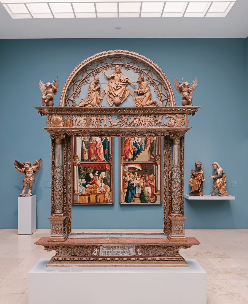 Au Musée national germanique de Nuremberg <a href="/GNM_Nuernberg/">GNM</a> 
Le cadre du retable Landauer (1511), sculpté selon les dessins d'Albrecht Dürer par des maîtres de Nuremberg.