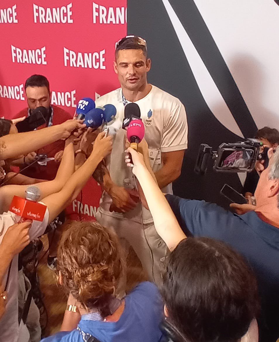 Aux #JO2024PARIS Inès et Noha, élèves de nos 2 lycées français au Maroc ont déjà tout de #ProsdeLinfo #Mlfmonde ! Au #ClubFrance elles ont interviewé hier : athlètes, médaillés et journalistes sportifs. Elles couvrent les #JO2024 accompagnées par <a href="/LeCLEMI/">CLEMI</a> et <a href="/FranceOlympique/">FranceOlympique</a>.👍👏