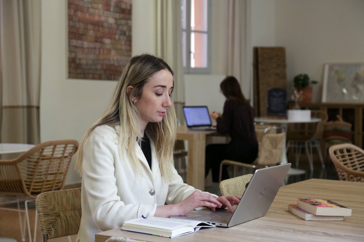 RegioneER's tweet photo. #PariOpportunità. Dalla parte delle #donne: la #RegioneER investe oltre 1 miliardo di euro. È online l’ultimo #Bilancio di genere: + 24,5% le risorse dedicate nel triennio in #EmiliaRomagna. La #notizia 👉 https://t.co/a3brOrFSvr https://t.co/9GJuN2xMHm