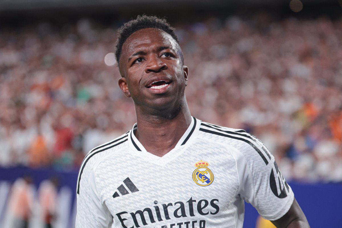 ActuFoot_'s tweet photo. 🚨 Malgré l'arrivée de Kylian Mbappé, c'est bien Vinicius qui tirera les penalties la saison prochaine au Real Madrid.

La hiérarchie blanche est claire chez les Merengue, le Brésilien restera le tireur numéro 1, assure @marca.