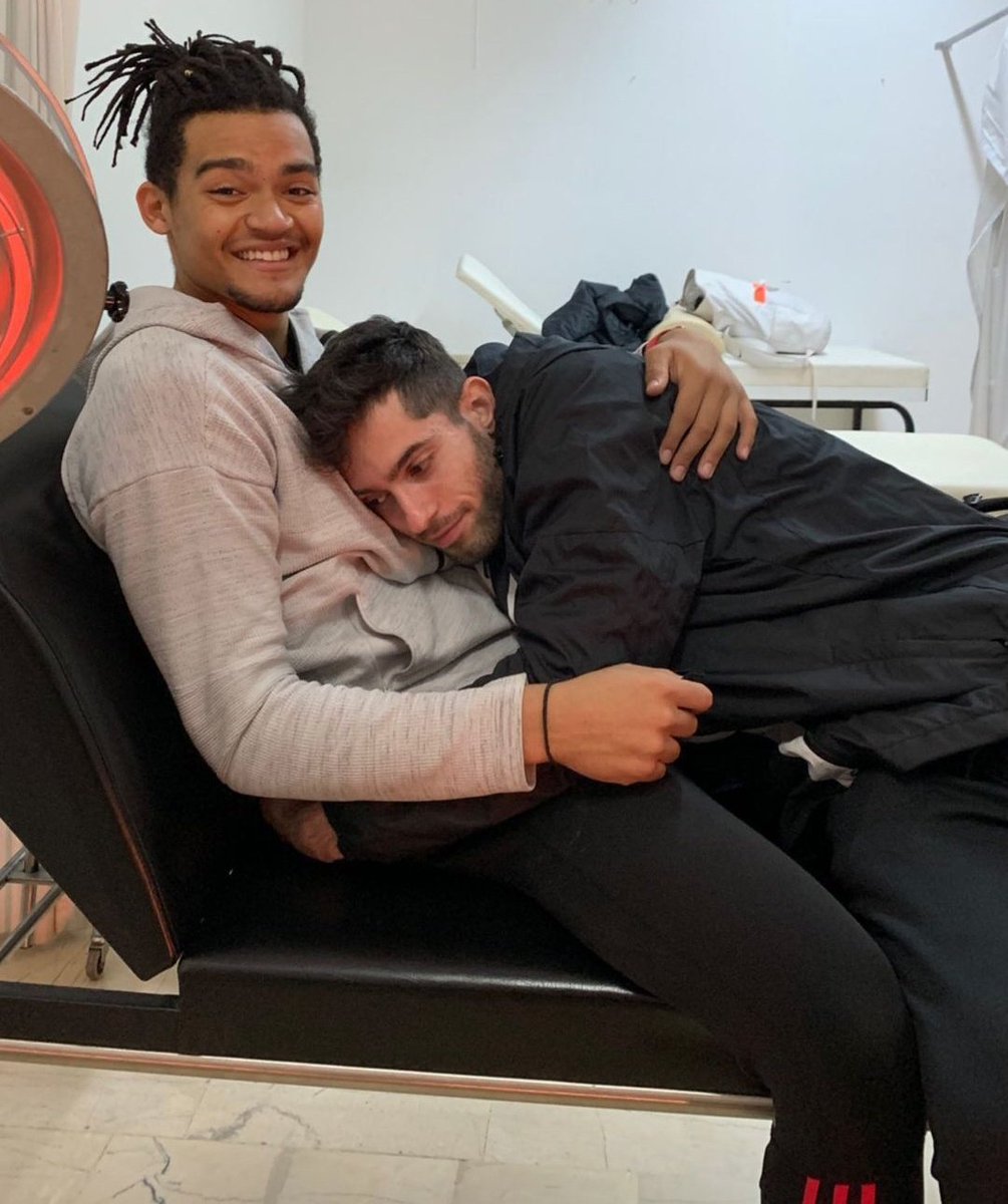 Η πιο αγαπημένη μου φωτογραφία του Μίλτου με τον Μανόλο είναι αυτή 💙