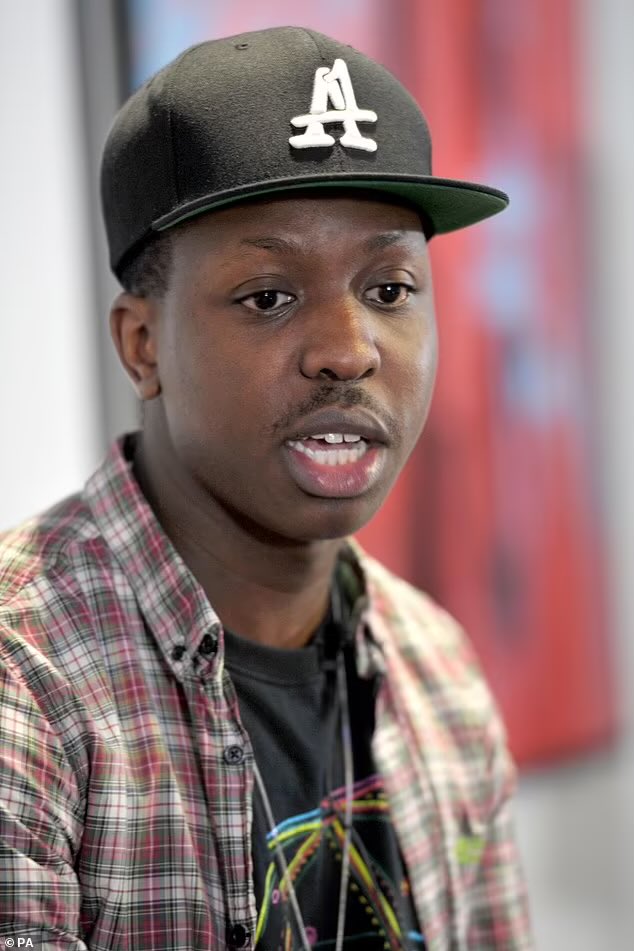 Rip Jamal Edwards 🤴🏾❤️
He don’t pick sides when it comes to politics, he’s for the youth &amp; the culture ✊🏾 He don’t care who’s popping or not popping, he respected the art,  not the views 🤴🏾 I can’t lie, I miss that guy…. Always positive &amp; if he calls you 📲 he bout to put you on