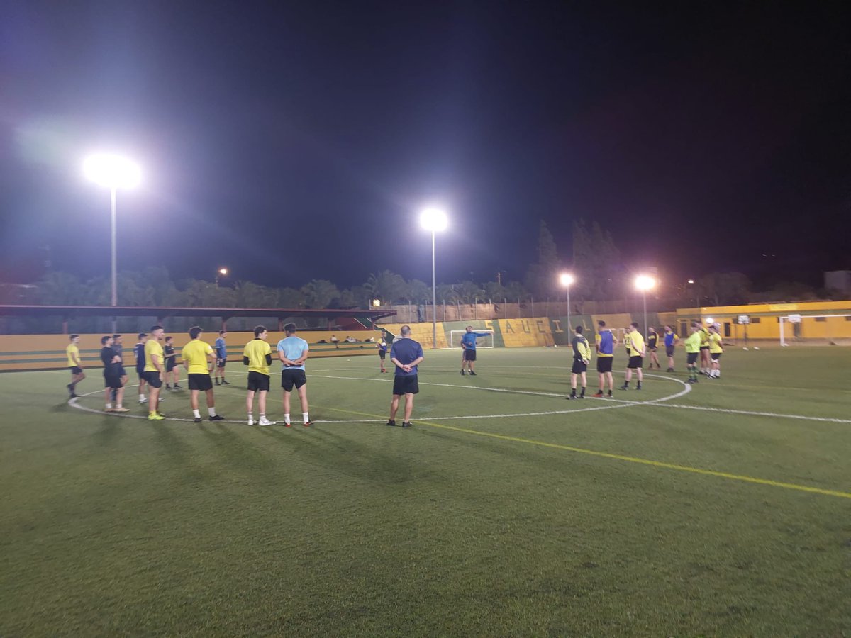 cd_saucillo's tweet photo. 💛🖤Vuelta al trabajo💛🖤
En la noche de ayer nuestro equipo dio comienzo a la pretemporada a las órdenes de Santi García https://t.co/i62wbbCTSq