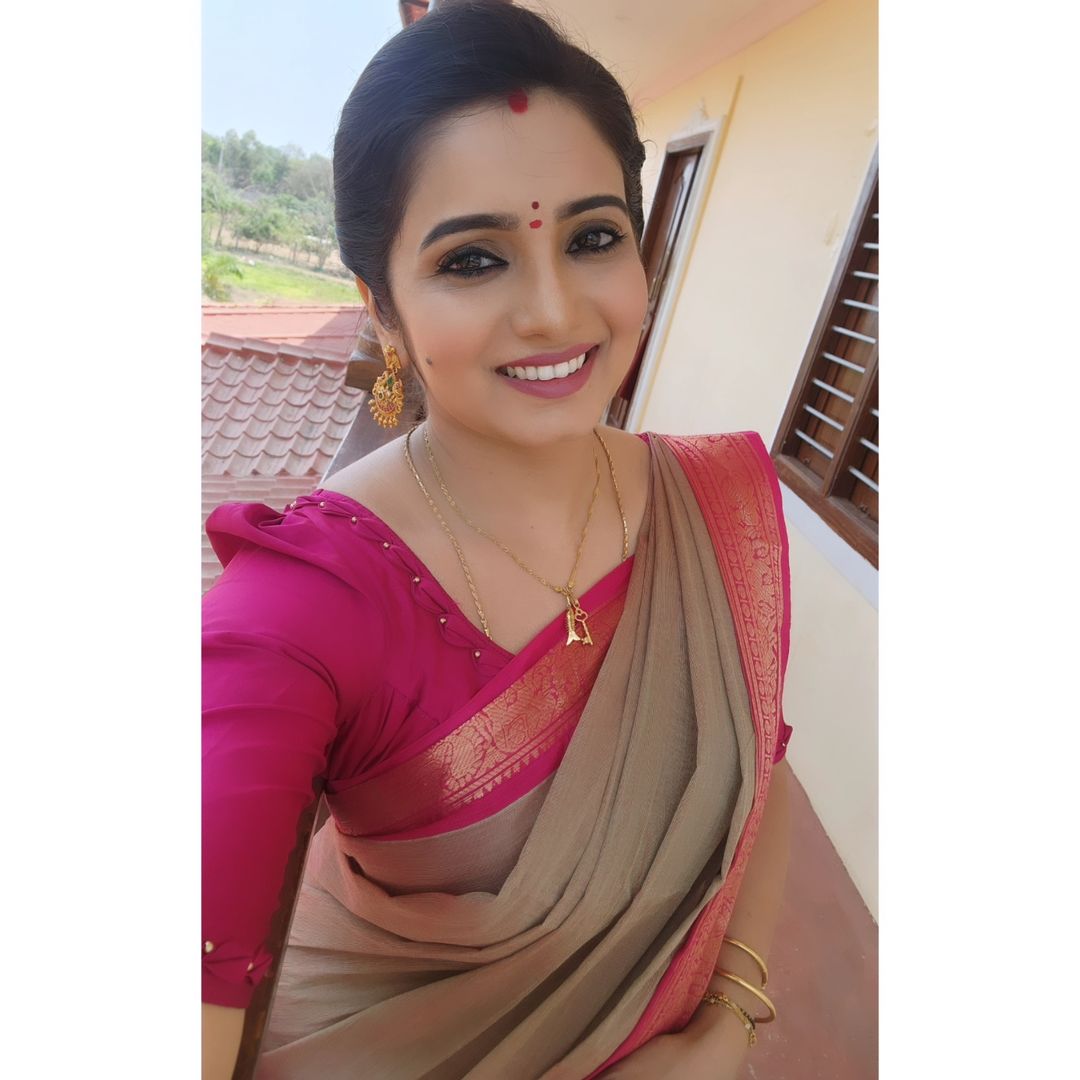 ActrezHub's tweet photo. #SrithikaSaneesh #SrithikaSri #Srithika https://t.co/TrgiKMfWTP