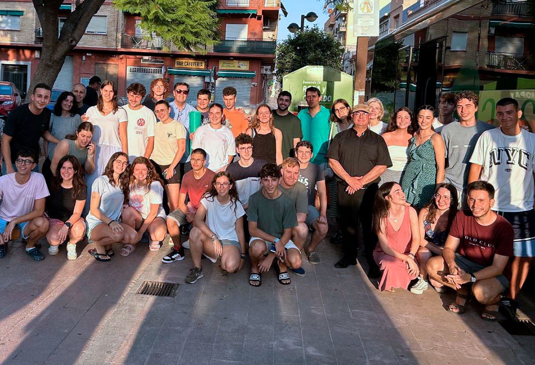 Cerca de 130 valencianos, de entre 16 y 35 años, han viajado a la ciudad francesa de Taizé, sede de la comunidad ecuménica del mismo nombre, para participar en la peregrinación de <a href="/archivalencia/">Archidiócesis de Valencia</a>, hasta el 11 de agosto.
▶️archivalencia.org/organizada-del…
#Taizé #Peregrinación #Ecumenismo
