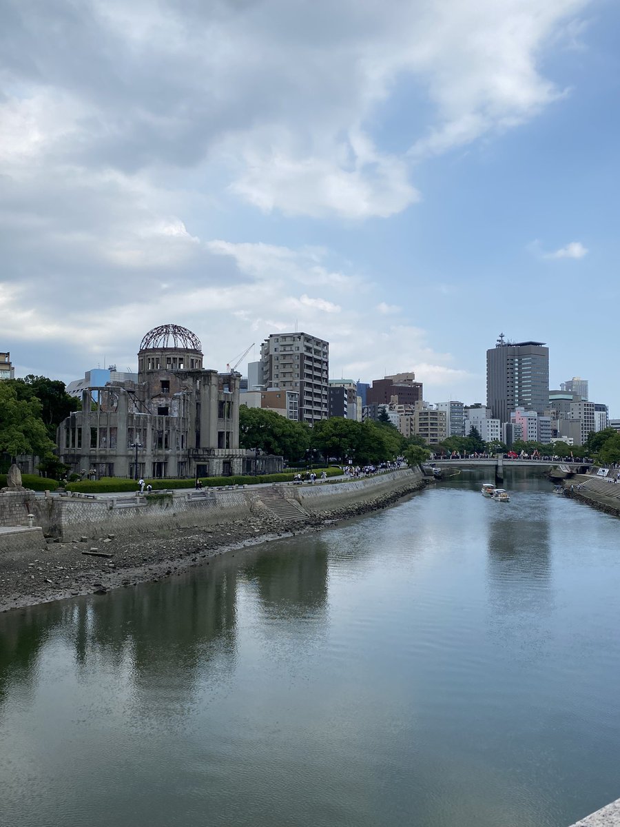 8月6日。あの日から79年。今年も「広島愛の川」を元安川のたもとで歌う。このあとすぐ。