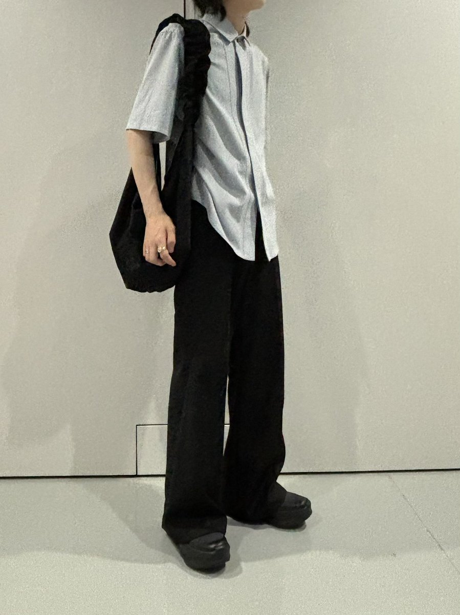 shirt IRENISA
bag OUAT
pants GOAT ESSENCE
shoes COMME des GARÇONS