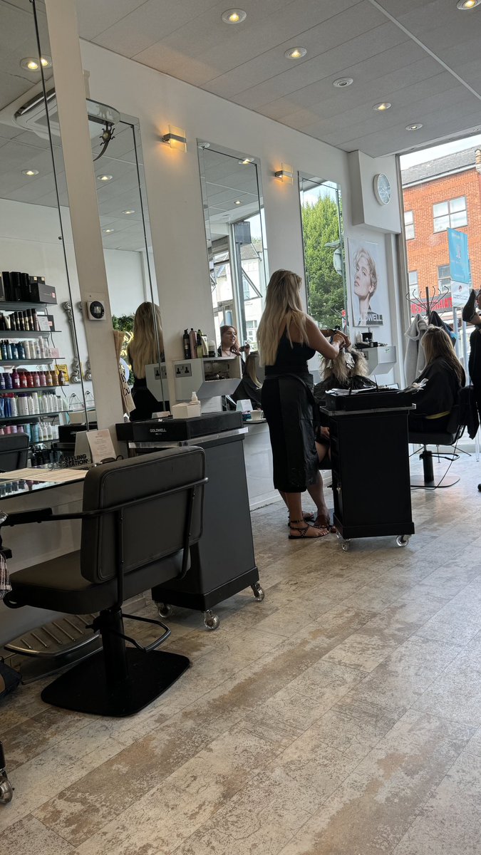 Welcome to <a href="/kayandkompany/">The UK Hairdresser</a> and Beauty Salon in Muswell Hill! ✨
Transform your look and indulge in some well-deserved pampering. Whether you're after a fresh haircut, vibrant color, a relaxing facial, or stunning nails, they’ve got you covered.
 #HairAndBeauty #MuswellHill #N10