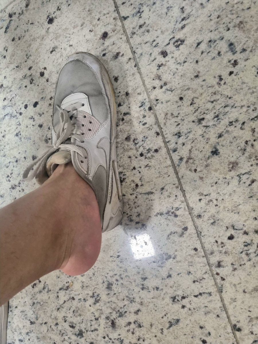 신발장 다 차서 버리려고 하다 이런거 좋아하는 변태들 생각나서 올려봄ㅋㅋㅋ

얼마에 살건지 디엠 줘 젤 높게 부른사람한테 연락함