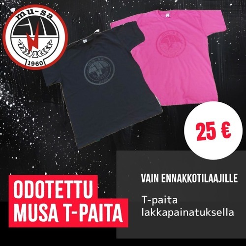 MusanSalama's tweet photo. Nyt niitä saa taas. Paljon odotettu ja kysytty, lakkapainettu Sanni ja Simo-mallisto nyt myynnissä. Paidat tilataan ennakkotilausten perusteella ja myyntiaikaa on 30.8 asti.  Paita on ns. tukipaita, ostamalla sen tuet seuran toimintaa merkittävästi.

https://t.co/LW23tjh7rT https://t.co/0NmK9wU74h