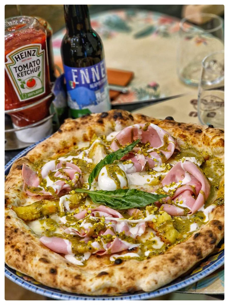 <a href="/StanisLaRochele/">B.</a> Si , come dire che la pizza congelata è uguale a questa .
Vi hanno frutto il cervello