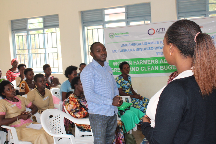 Training  on  GALs: A community-led empowerment methodology using specific participatory processes and diagram tools which aims to give women as well as men more control over their lives as the basis for individual, household, community and organizational development. 1/2