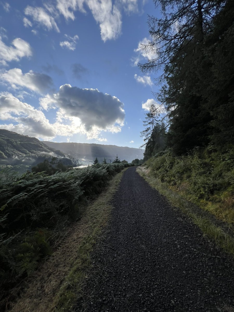 TimBonner1973's tweet photo. Finally on holiday. It was raining most of the evening yesterday but the blue sky came out this morning. 10k run along the loch.

#garminrunning #ukrunchat #ukrunning #scotlandrun #garminuk https://t.co/3tfAAUV3G9