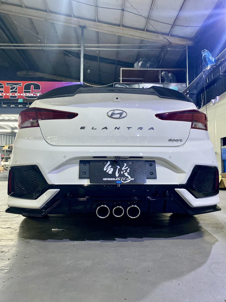shaochen927's tweet photo. HYUNDAI ELANTRA 6.5代 手工改TR樣式後保
#HYUNDAI #ELANTRA #六點五代 

#TAIWAN 
#JGTC 
#台灣JGTC 
#CAR 
#專用空力套件 
#手工改空力套件 
#客製化空力套件 
#碳纖維空力套件 
#鍛造碳纖維空力套件 
#手工寬體爆龜工程 
#UR拉桿 
#改裝避震 
#氣壓避震 
#改裝卡鉗 
#輪圈 
#鍛造鋁圈 
#排氣管 https://t.co/V6UO0REbOY