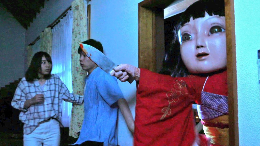 恐怖人形」(2019年/86分) 巨大な市松人形が、ターゲットを呪い殺すの