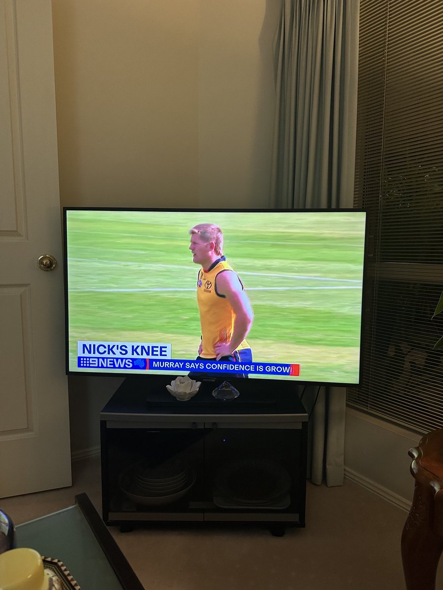 Got to love Nine News Adelaide on the day legends Dusty and Hawkins retire they lead with some bloke called Nick Murray and his knee for gods sake 🙈🙈