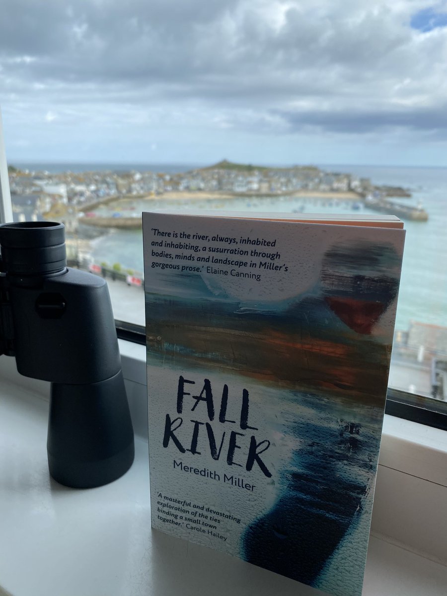 Wendyreadsbook1's tweet image. Not a bad spot for reading this morning 🥰

@honno @kenyon_isabelle #FallRiver
#holidayreading #stives