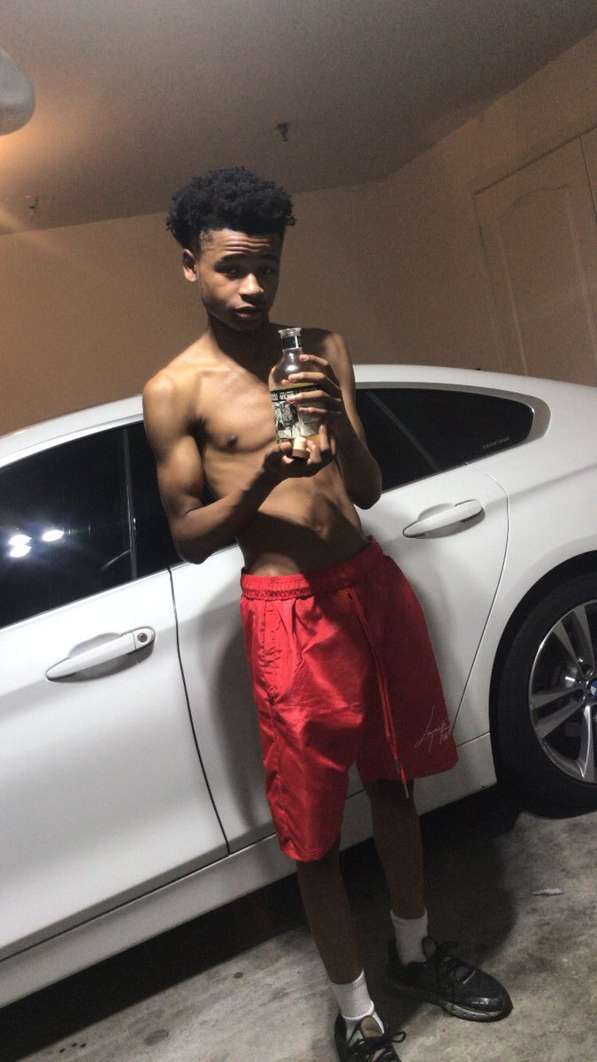 lor__treb's tweet photo. Fuck do yo keep asking me do I want a shot at 4:58 for😂😂😂😂😂😂😂 https://t.co/aSWZbcBbLV