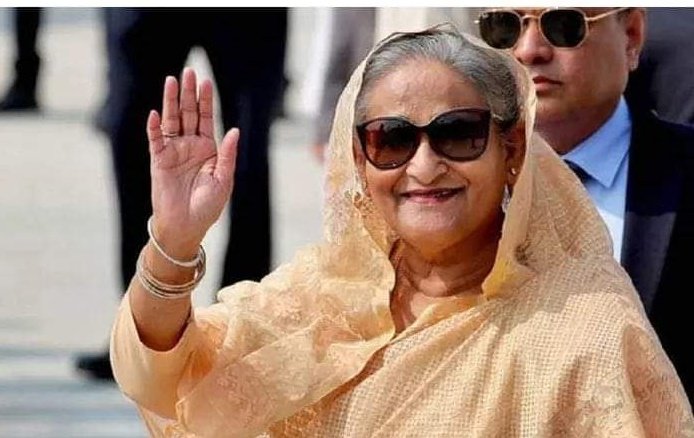 भारतीय फ़िल्म -हसीना मान जायेगी... 
बांग्लादेशी फ़िल्म -हसीना भाग जायेगी... 🤪