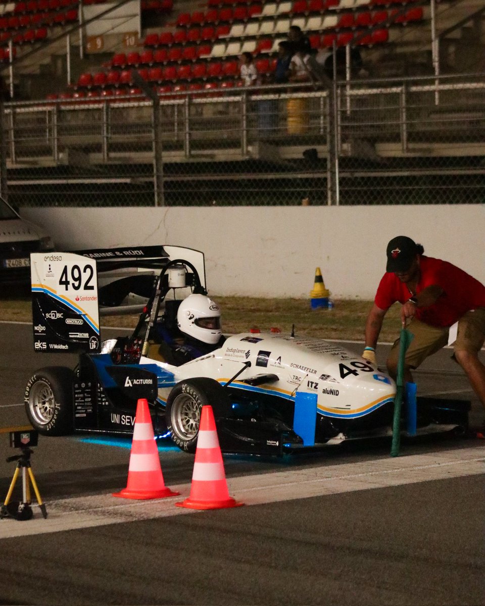 unisevilla's tweet photo. 🥳 ¡Día histórico para @arusteam!
🛣️ El equipo de F1 en el que participan estudiantes de múltiples disciplinas de la US consigue la segunda posición en la prueba Acceleration Dirverless en el circuito de Barcelona
🏎️ ¡A por el sexto día!
#ForzaArus #ViveLaUS #FormulaStudent https://t.co/rpk62jrTsM