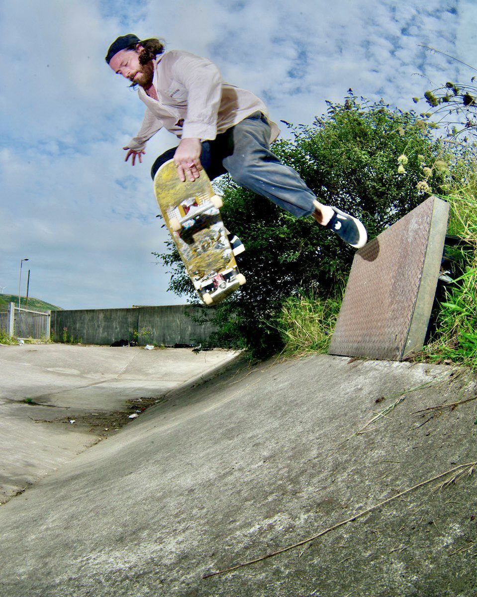 Slowly finding my feet again with skate photography: Jess Young, Footplant, Port Talbot, Wales, 2024💥