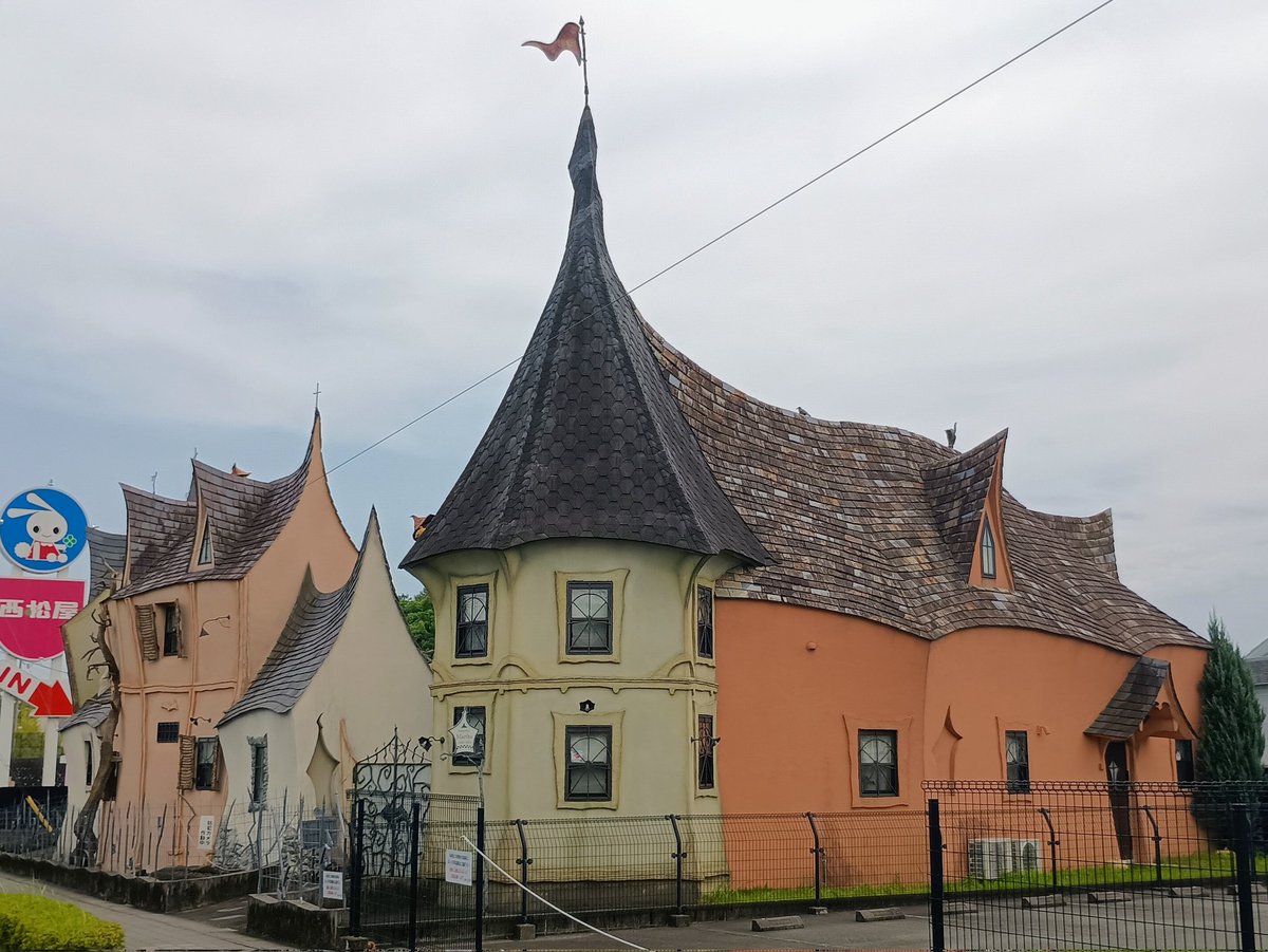 ガイドブックには載らない建物たち tweet media