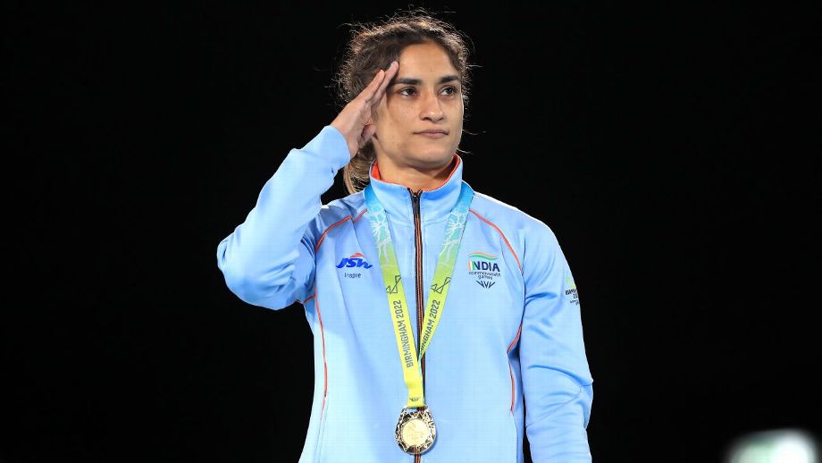 JesuisShyam's tweet image. Vinesh Phogat competing at the Paris Olympics. You’d be crazy to think that a year ago. Even six months ago, given the year she&apos;d had in 2023.

It was a year where she protested against the WFI chief, slept on New Delhi&apos;s pavements for 40 days, was beaten and dragged by the…
