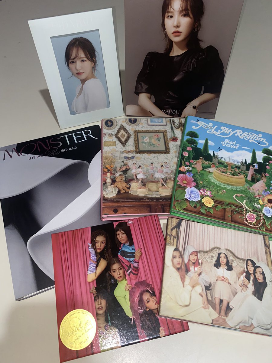 081414_111720's tweet photo. 💌 from: @sooxshua__  #sooxshua_feedbacks 

rv albums came home safely thank you so much po sa freebies ^^ thank you also for patiently waiting and understanding me pooo 🫶🏻 https://t.co/4erYsYnQ9m