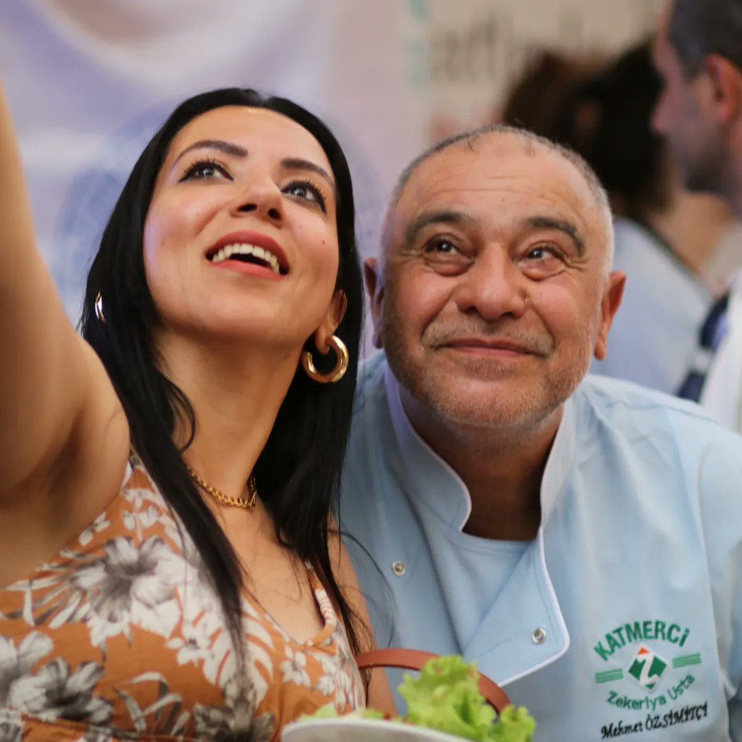 Kosova da düzenlenen Kültürler Arası Farklılıkların Yönetiminde Gastronomi'nin Kullanımına Yönelik Model Önerisi proje kapsamında 3 Ağustos'ta düzenlenen lezzet sokağı'nda Şekeroğlu, Bahçehan ve Katmerci Zekeriya Usta sponsorluğu'nda Kosova sokaklarında lezzet şöleni yaşandı.