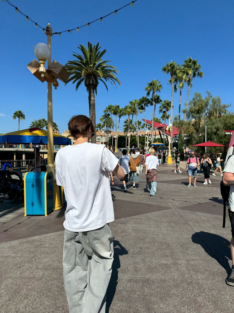 Strolled through the lively streets of LA, soaking up the city's unique atmosphere and discovering all its hidden gems. From food trucks to trendy restaurants, I indulged in a variety of meaty delights, savoring every bite and enjoying every moment of this flavorful adventure.