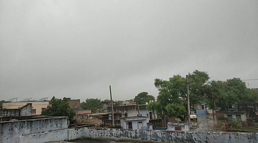 Prakash dhahara (@dhaharaprakash) on Twitter photo बादल से घिरा आसमान और हल्की बारिश ने गाँव की सुबह को तरोताजा कर दिया। मकानों की छतों पर पानी और हरे पेड़ वातावरण को शांति प्रदान कर रहे थे। लोग अपने घरों में बैठे चाय की चुस्की का आनंद ले रहे थे।
अब इस समय को #Goodafternoon
कहे या #GoodEvening
वो आपकी मर्जी है 
#चाय_वाला_इश्क़ बादल से घिरा आसमान और हल्की बारिश ने गाँव की सुबह को तरोताजा कर दिया। मकानों की छतों पर पानी और हरे पेड़ वातावरण को शांति प्रदान कर रहे थे। लोग अपने घरों में बैठे चाय की चुस्की का आनंद ले रहे थे।
अब इस समय को #Goodafternoon
कहे या #GoodEvening
वो आपकी मर्जी है 
#चाय_वाला_इश्क़