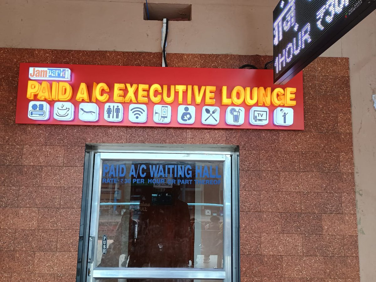 DRMPalghat's tweet image. While you wait for your train, enjoy the comfort of our air-conditioned A/c executive lounge at Kozhikode Railway Station Platform No. 1.

#southernrailway 
#Indianrailway
#KozhikodeRailwayStation