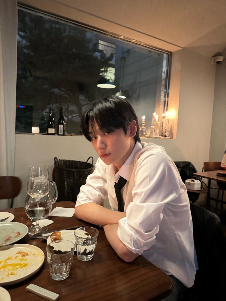 dailyljy's tweet photo. dinner date with juyeon https://t.co/Xt06zj1HW0