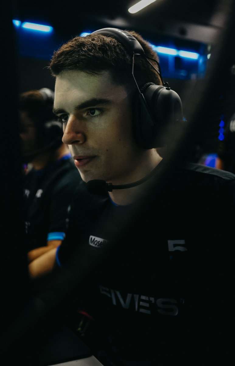 Félicitations à nos joueurs qui auront su se hisser à la 7ème place de cette #HopLan2024 by <a href="/HopLanSXB/">Hoplan by AEA</a> 🦾🔥
Nous sommes heureux d'avoir pu accompagner ces joueurs en les équipant pour la compétition 🥰
<a href="/_Claad/">Clad</a>
<a href="/Yuna_VLR/">NMD Yuna</a>
<a href="/milkolaitolait/">milkolait</a>
<a href="/Lucas57FR/">Lucas</a>
<a href="/VowkiiVLR/">Vowkii</a> 

Photos : <a href="/Mal3oo/">Mal3o</a>