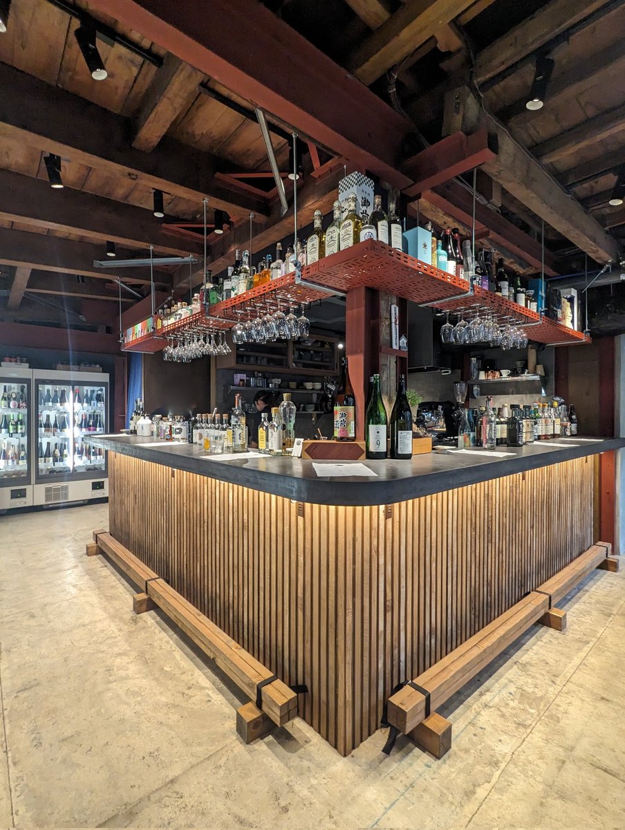 osaka_gourmet_'s tweet photo. 昨年末京都河原町にオープンしたオシャレ角打ち『小林酒店』さん。クラフトビールやナチュールワイン、日本酒、ジンなどさまざまなお酒が取り揃えられていて、その数に圧巻。試飲して購入はもちろん、アテもあるので立ち飲みとして利用も可能。お酒好きはぜひ立ち寄ってみてほしいです✨ https://t.co/y7i02wmCrd